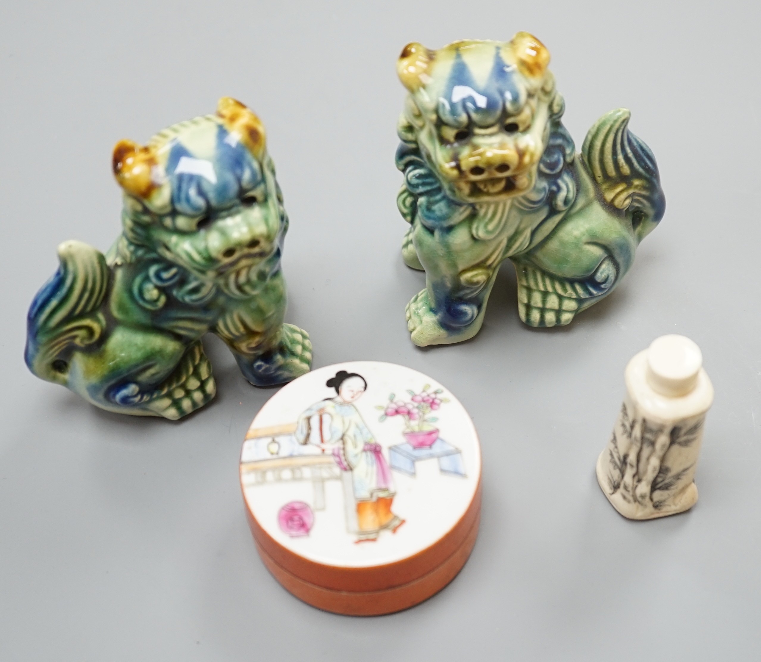 A Chinese carved bone snuff bottle, with cover, 6cm, together with Chinese ceramic wares (4), box 6.5 cms